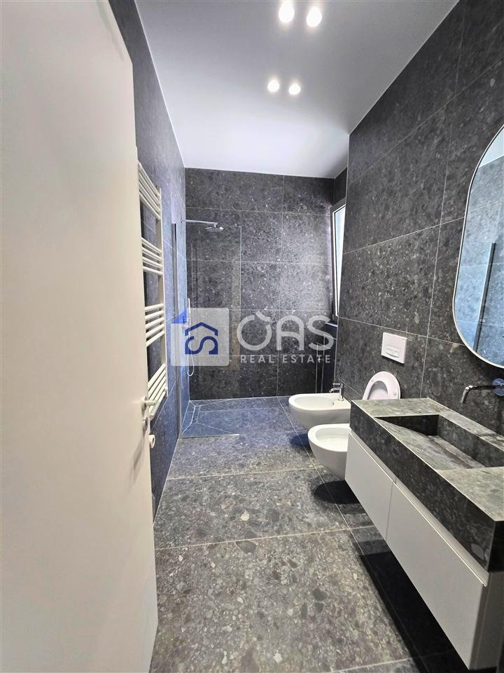 Appartamento 1+1+ Parcheggio in Affitto a Dry Lake, Tirana - 1400€ | 77 m²