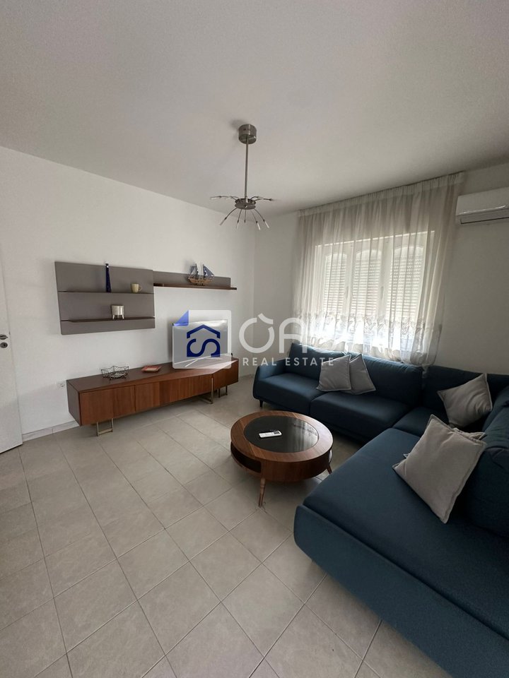 Apartament 2+1+1 Me Qira në Qendër të Tiranës - 700€ | 107 m²