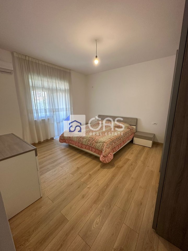 Apartament 2+1+1 Me Qira në Qendër të Tiranës - 700€ | 107 m²