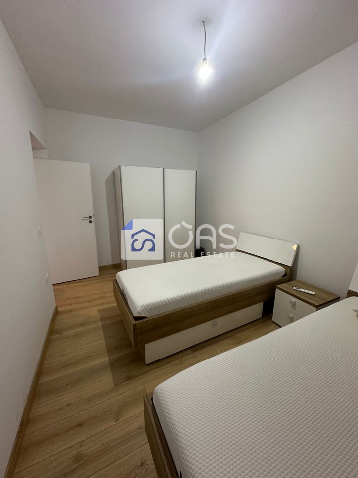 Apartament 2+1+1 Me Qira në Qendër të Tiranës - 700€ | 107 m²