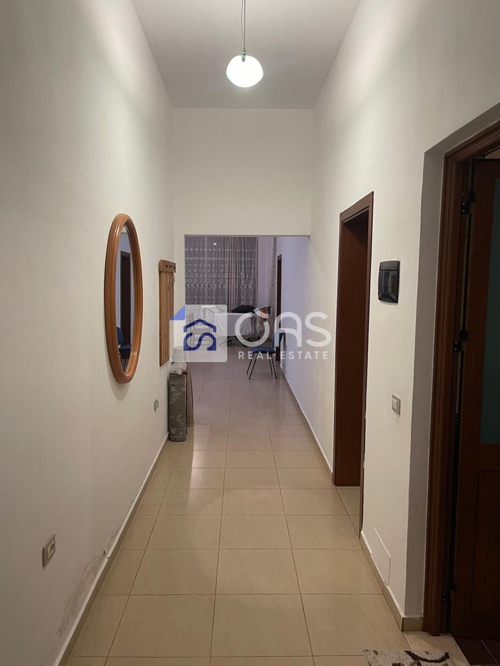 Shtëpi 2+1 Me Qira në Bërzhitë, Tiranë - 400€ | 300 m²