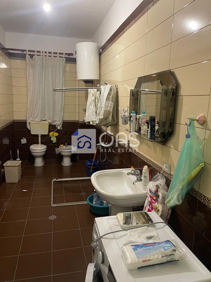 Shtëpi 2+1 Me Qira në Bërzhitë, Tiranë - 400€ | 300 m²