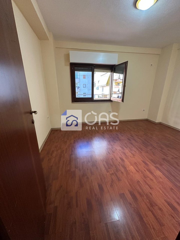 Apartment for rent 2+1 in Komune Parisi 75,000 lek.