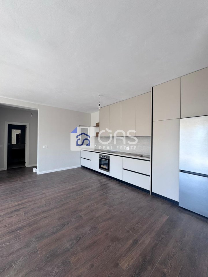 2+1+2 apartment for rent near Bulevardi i Ri