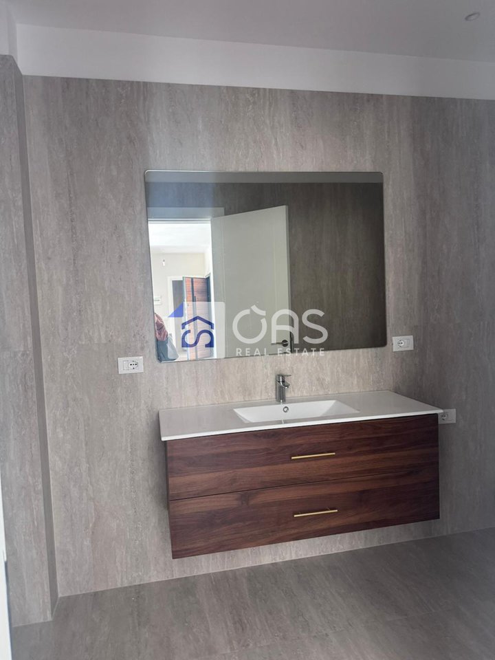 2+1+2 apartment for rent near Bulevardi i Ri