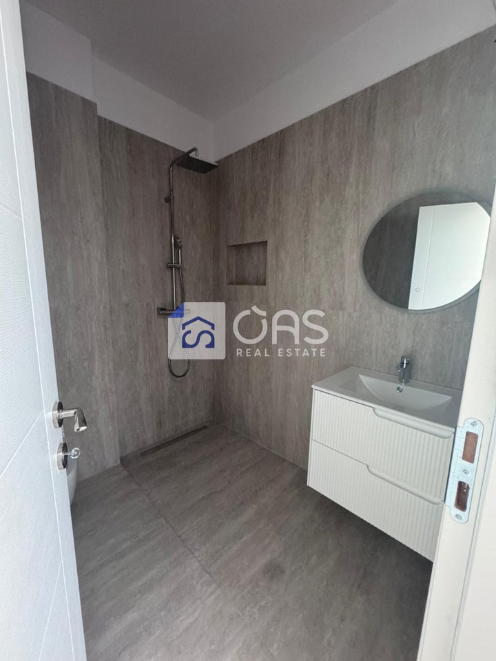 2+1+2 apartment for rent near Bulevardi i Ri