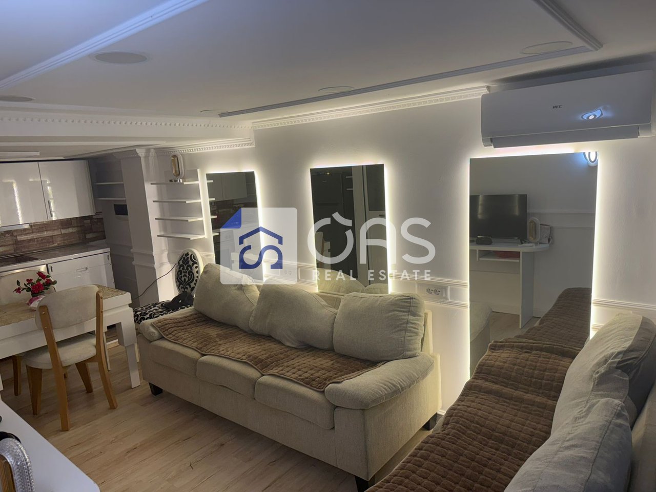 Jepet me qera apartament 1+1 duplex ne Bllok. 530 euro