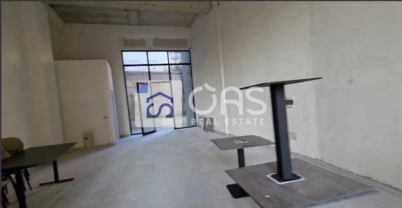 Business space for rent is offered at Pazari i Ri.