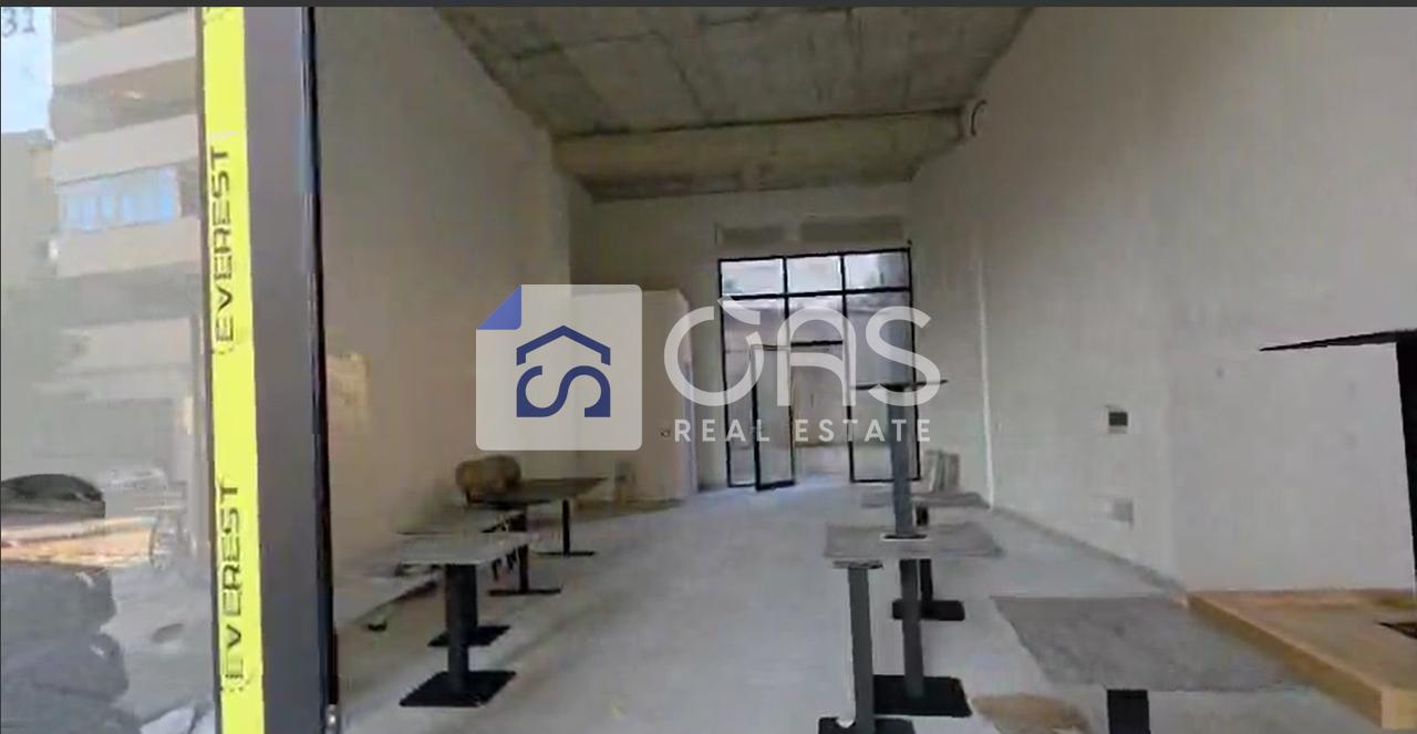 Business space for rent is offered at Pazari i Ri.