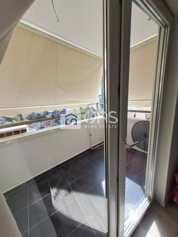 A 1+1 apartment is for rent near the Air Albania stadium.