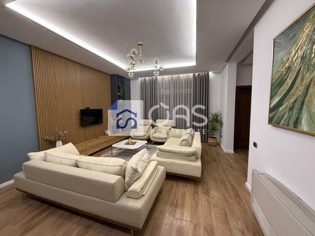 Apartament Duplex 3+1+Aneks Me Qira në Komunën e Parisit, Tiranë - 1000€ | 150 m²