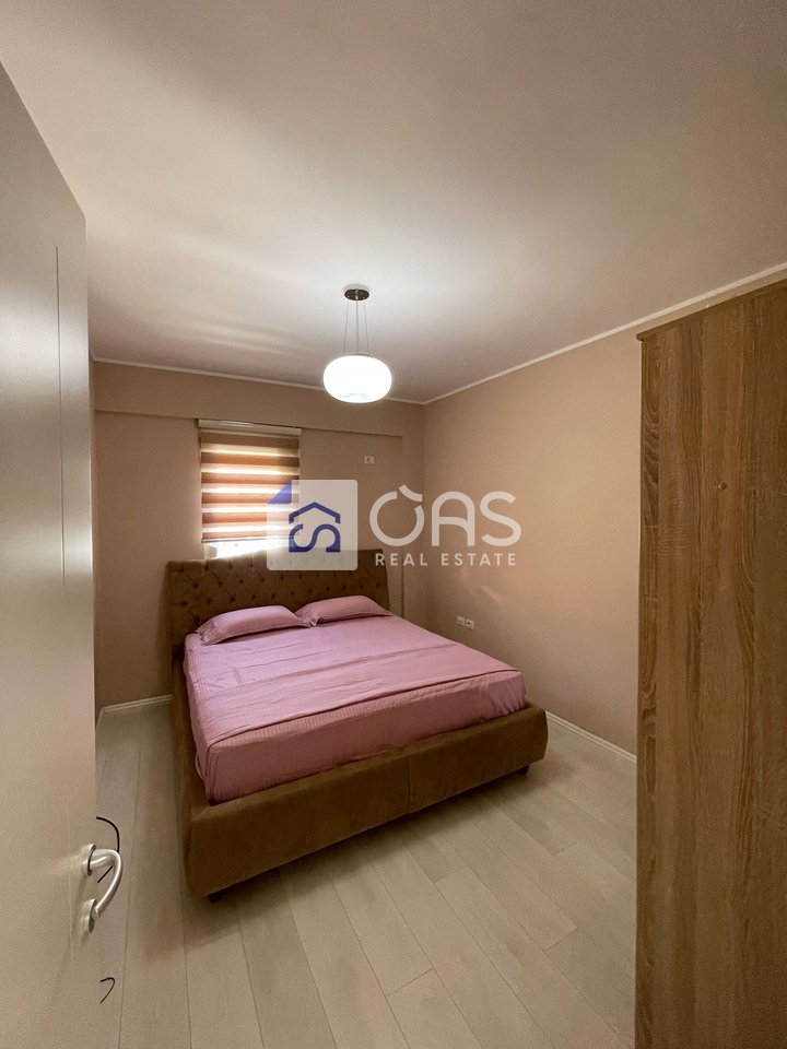 Jepet me qera Apartament 3+1+2 Ballkone + Verande tek Liqeni i Thate