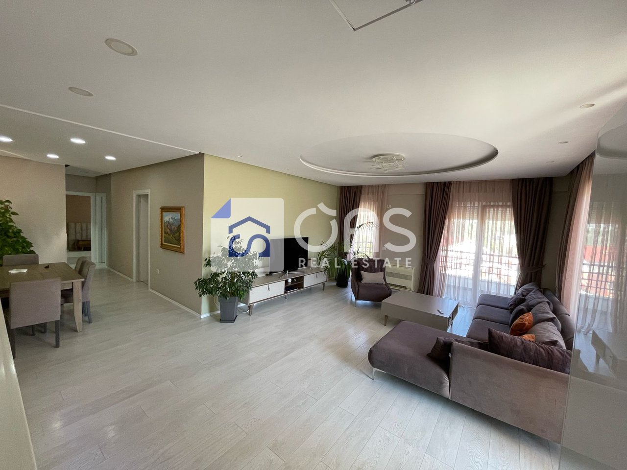Jepet me qera Apartament 3+1+2 Ballkone + Verande tek Liqeni i Thate