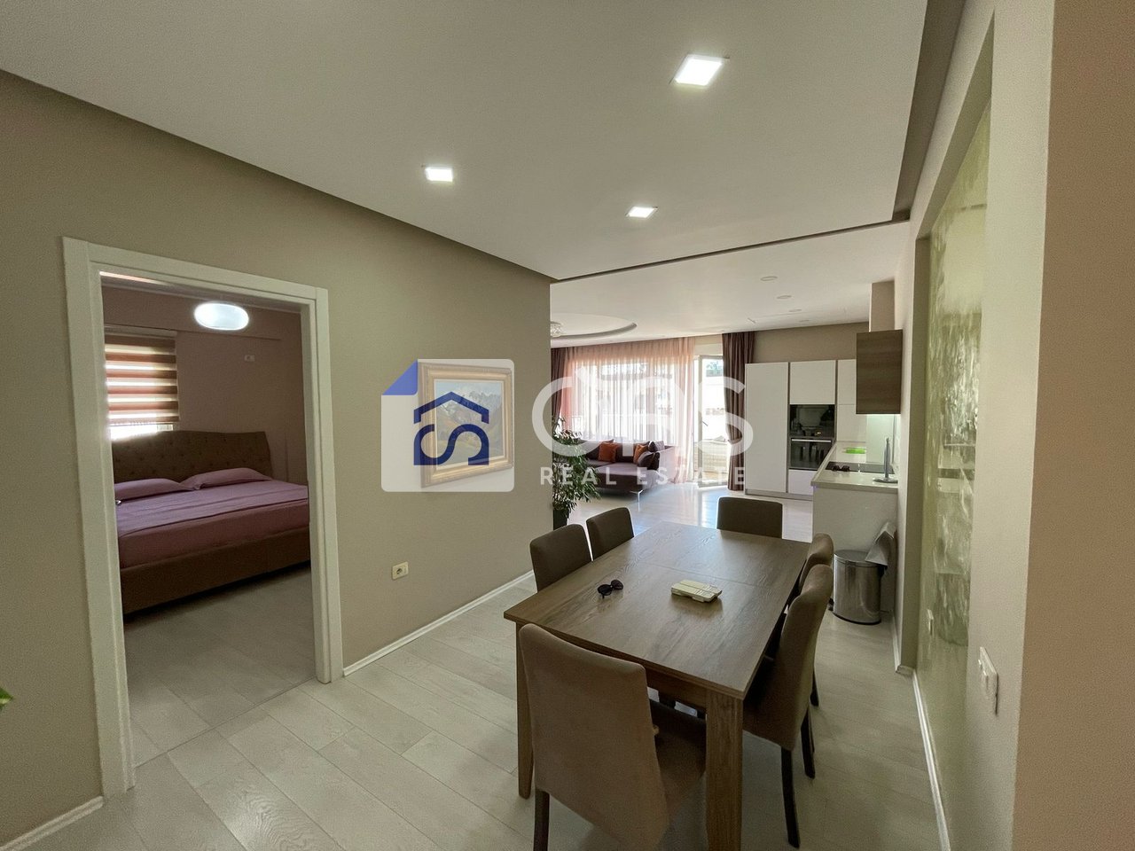 Jepet me qera Apartament 3+1+2 Ballkone + Verande tek Liqeni i Thate
