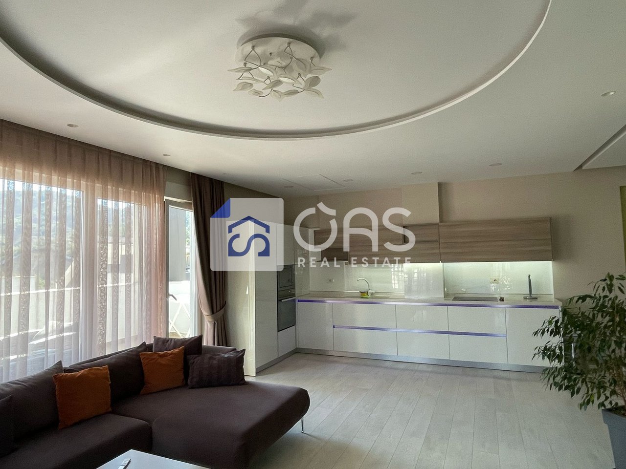 Jepet me qera Apartament 3+1+2 Ballkone + Verande tek Liqeni i Thate