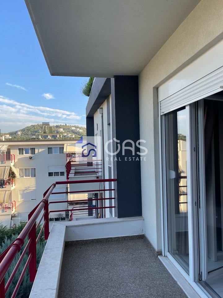 Jepet me qera Apartament 3+1+2 Ballkone + Verande tek Liqeni i Thate