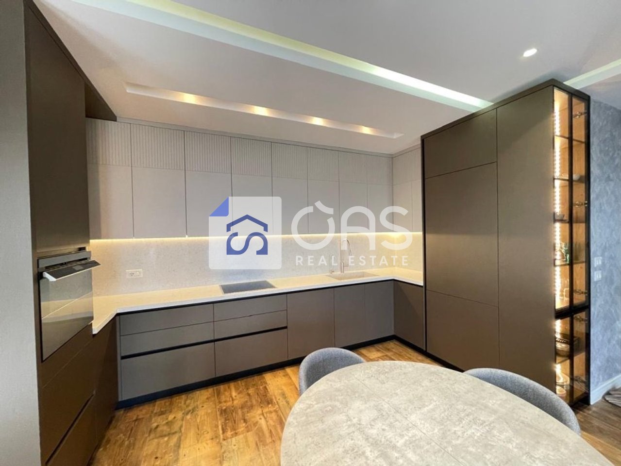 Apartament 3+1 Me Qira në Kopshtin Botanik Zoologjik, Tiranë - 1800€ | 138 m²