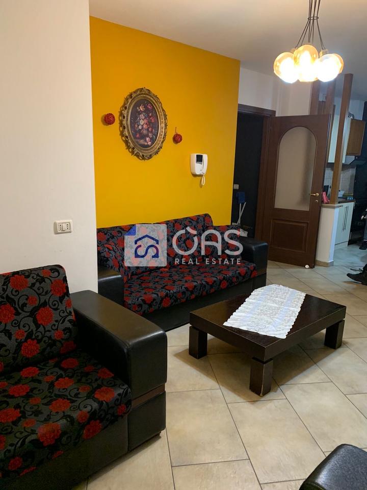 A 2+1 apartment is for rent near the Ministry of Justice.