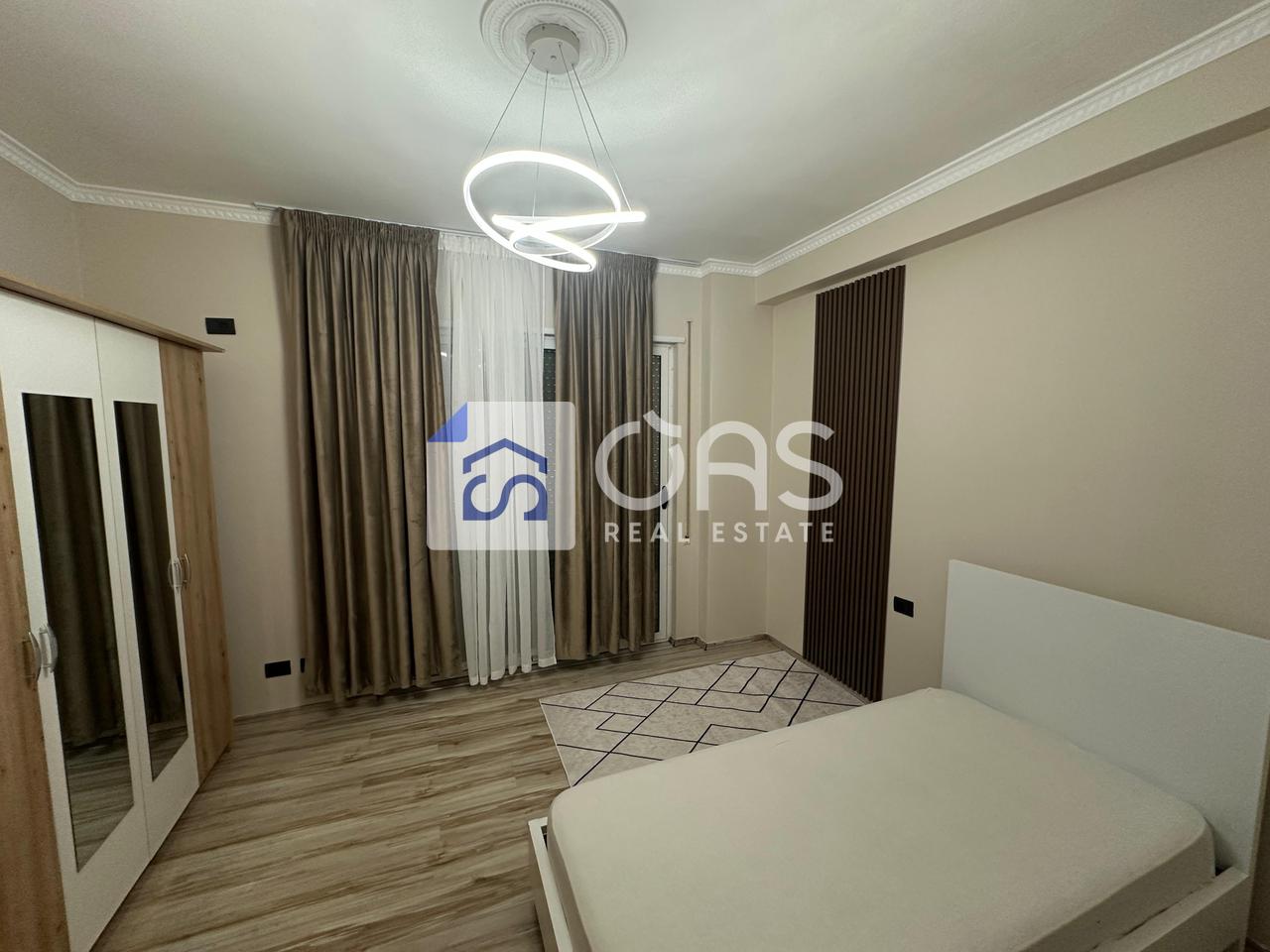 Apartament 2+1 Me Qira në Kopshtin Botanik Zoologjik, Tiranë - 700€ | 104 m²