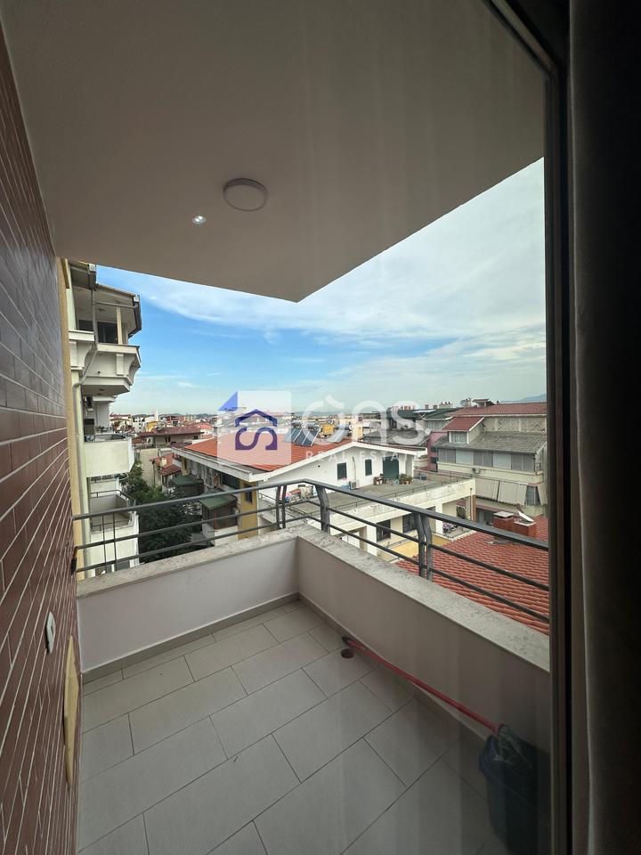 Apartament 2+1 Me Qira në Kopshtin Botanik Zoologjik, Tiranë - 700€ | 104 m²