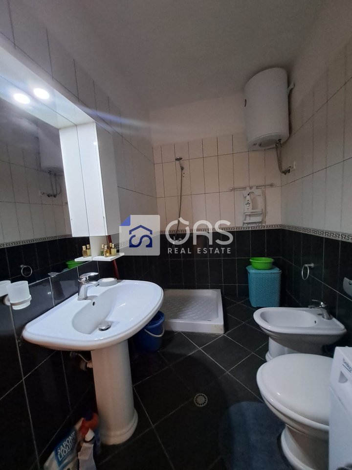 Apartament 2+1 Me Qira në Komunën e Parisit, Tiranë - 650€ | 90 m²