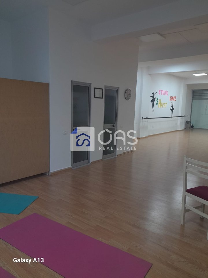 Negozio in affitto negli edifici Çabej, Tirana - 600€ | 110 m²