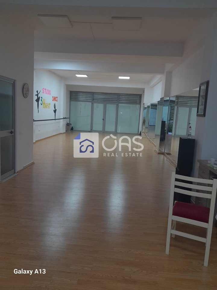 Negozio in affitto negli edifici Çabej, Tirana - 600€ | 110 m²