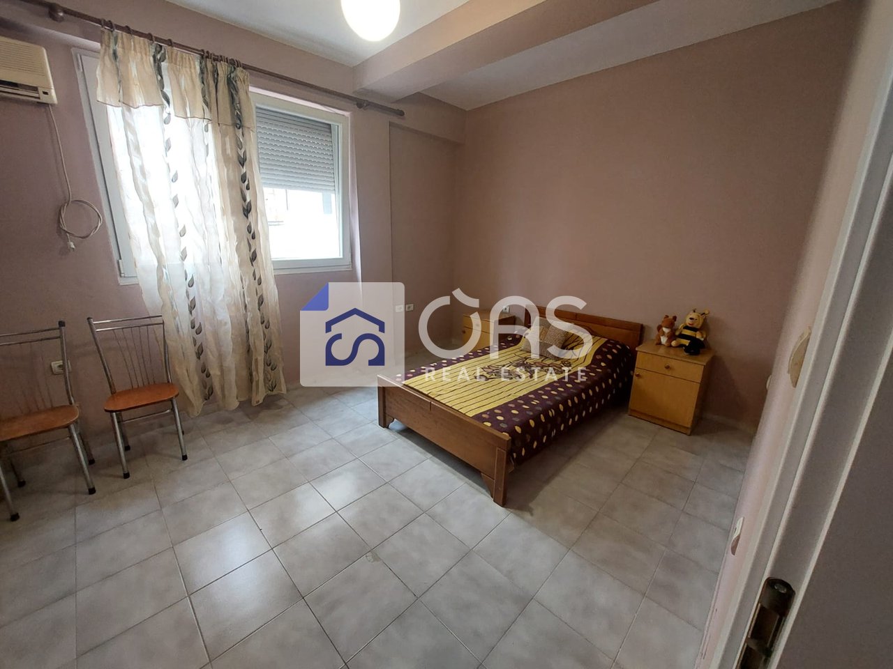Vendesi in vendita: Villa su 3 piani vicino alla strada di Elbasan