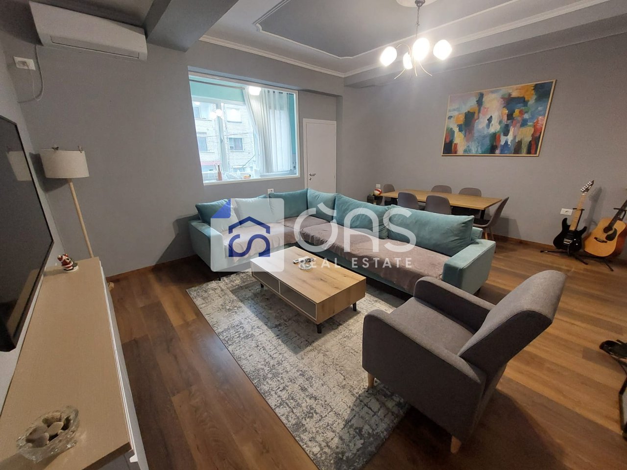 Vendesi in vendita: Villa su 3 piani vicino alla strada di Elbasan