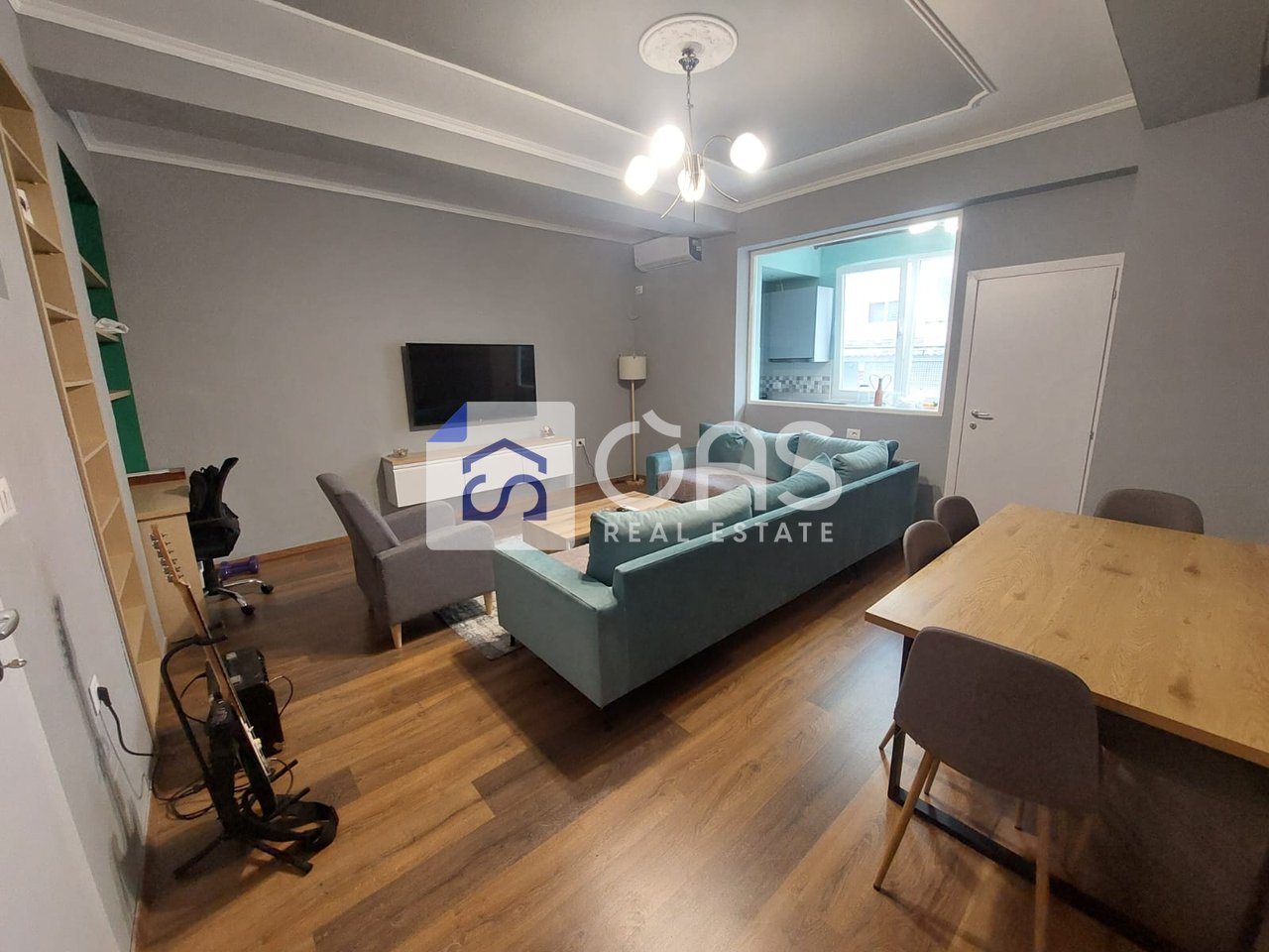 Vendesi in vendita: Villa su 3 piani vicino alla strada di Elbasan