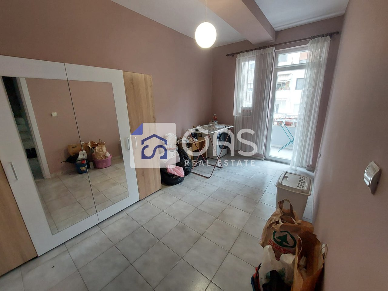 Vendesi in vendita: Villa su 3 piani vicino alla strada di Elbasan