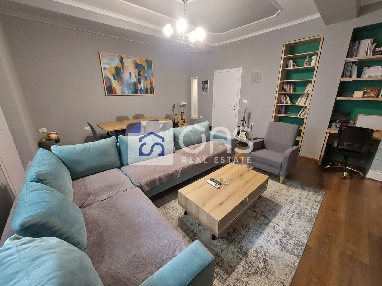 Vendesi in vendita: Villa su 3 piani vicino alla strada di Elbasan