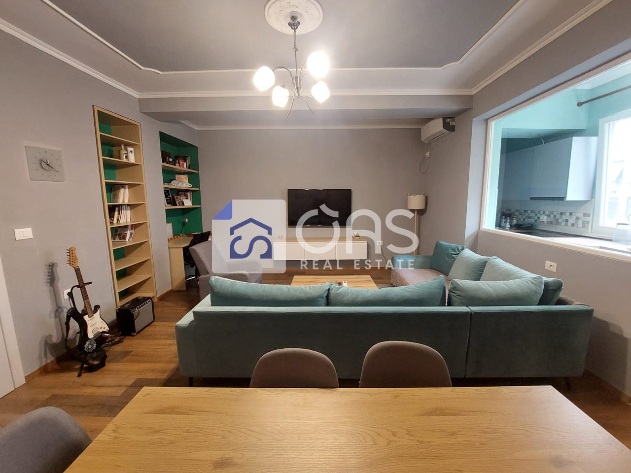 Vendesi in vendita: Villa su 3 piani vicino alla strada di Elbasan