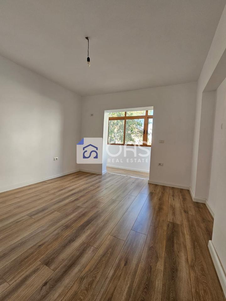 Shitet apartament 1+1 tek Mozaiku i Tiranes.