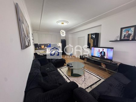 Shitet apartament 2+1 ne Porcelan.