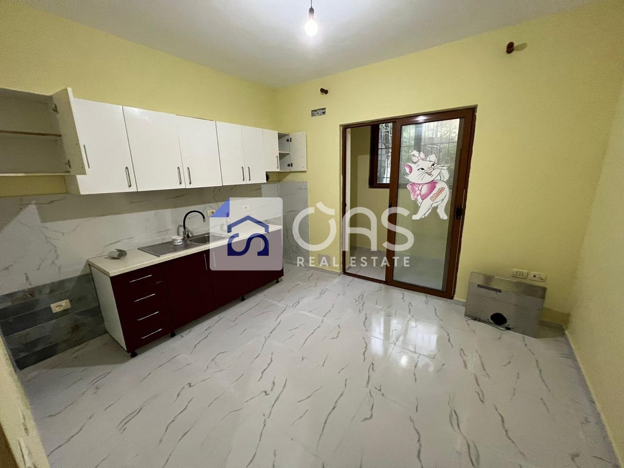 Vilë me 2 hyrje Me Qera në Ali Demi, Tiranë - 1500€ | 230 m²