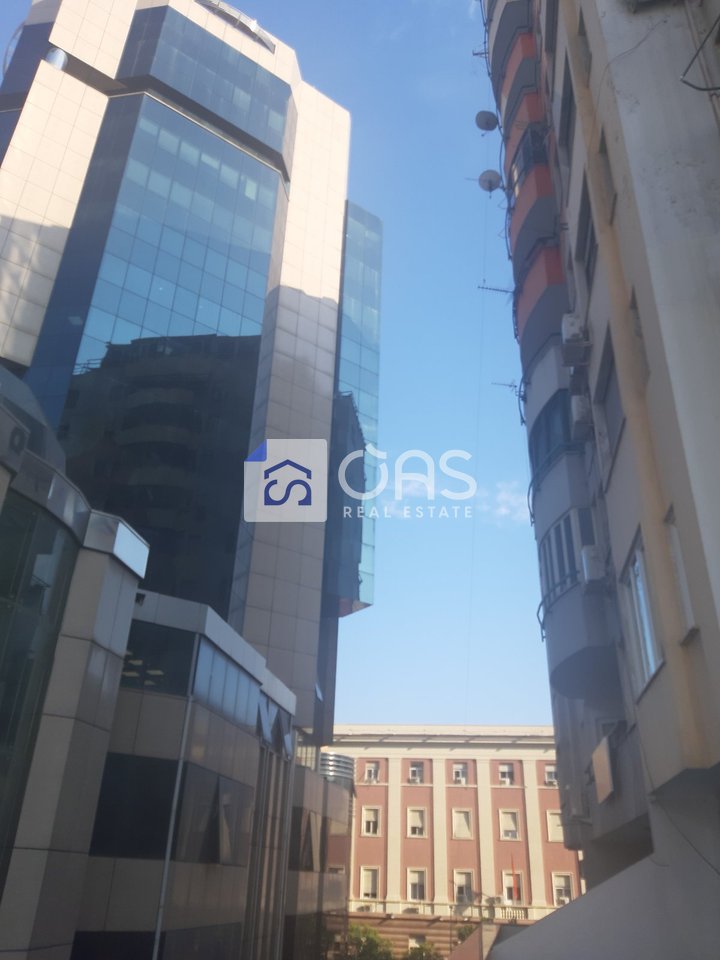 Zyrë  Me Qira në Qendër të Tiranës - 3000€ | 233 m²
