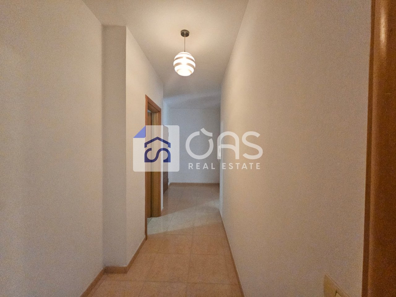 Jepet  me qera Apartament ( 2+1+Aneks+Ballkon ) Ne Astir