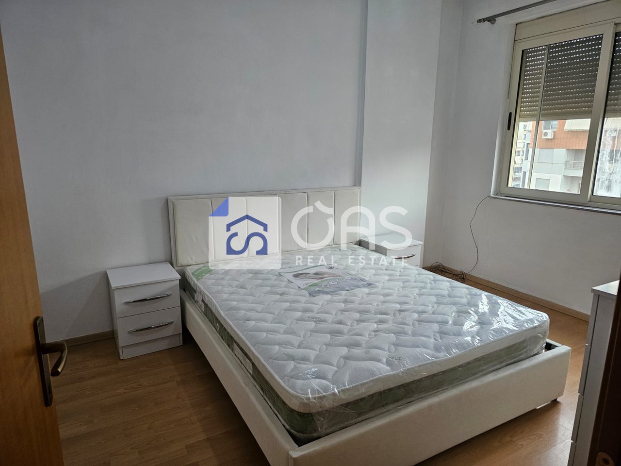 Jepet  me qera Apartament ( 2+1+Aneks+Ballkon ) Ne Astir