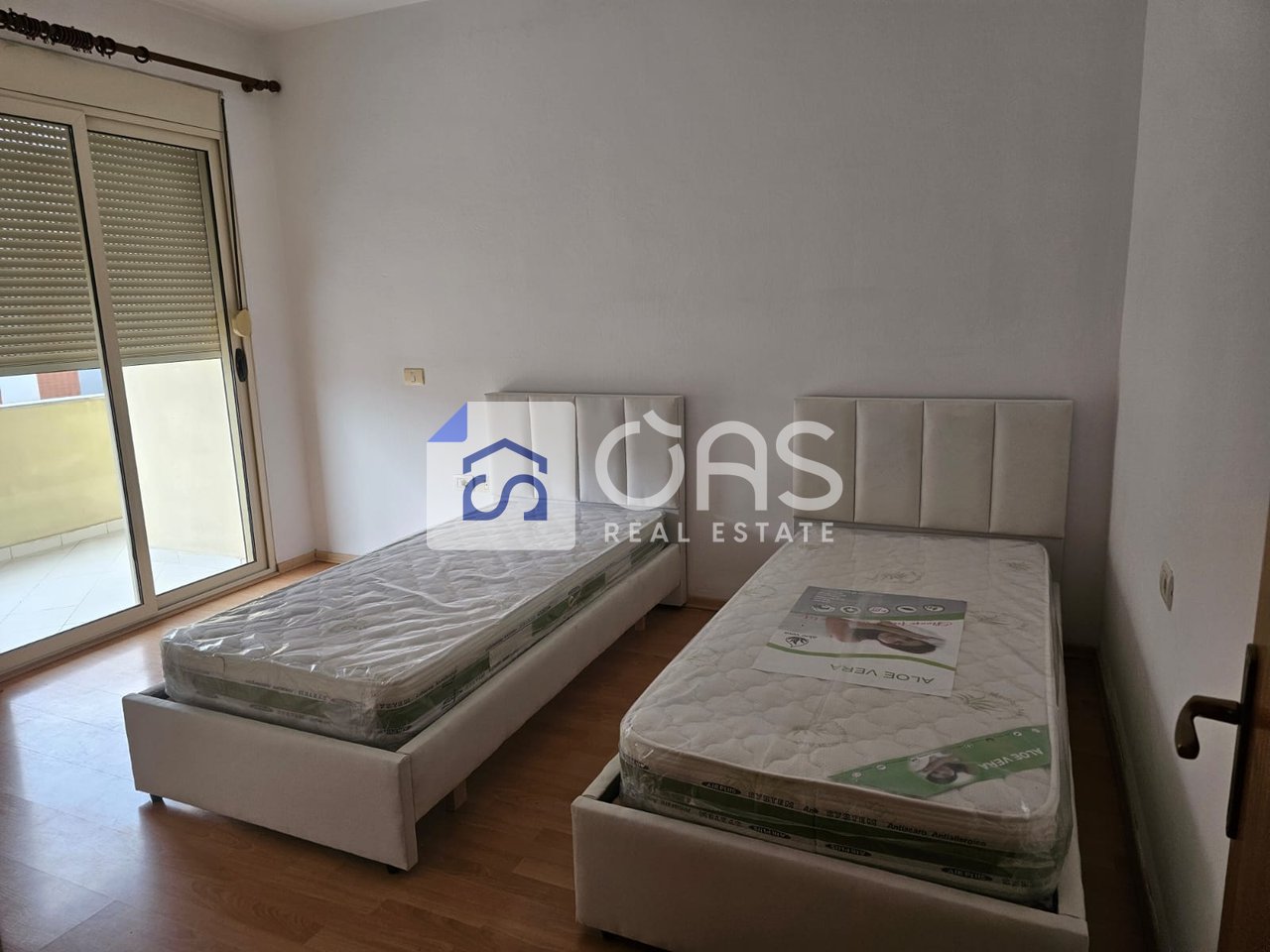 Jepet  me qera Apartament ( 2+1+Aneks+Ballkon ) Ne Astir