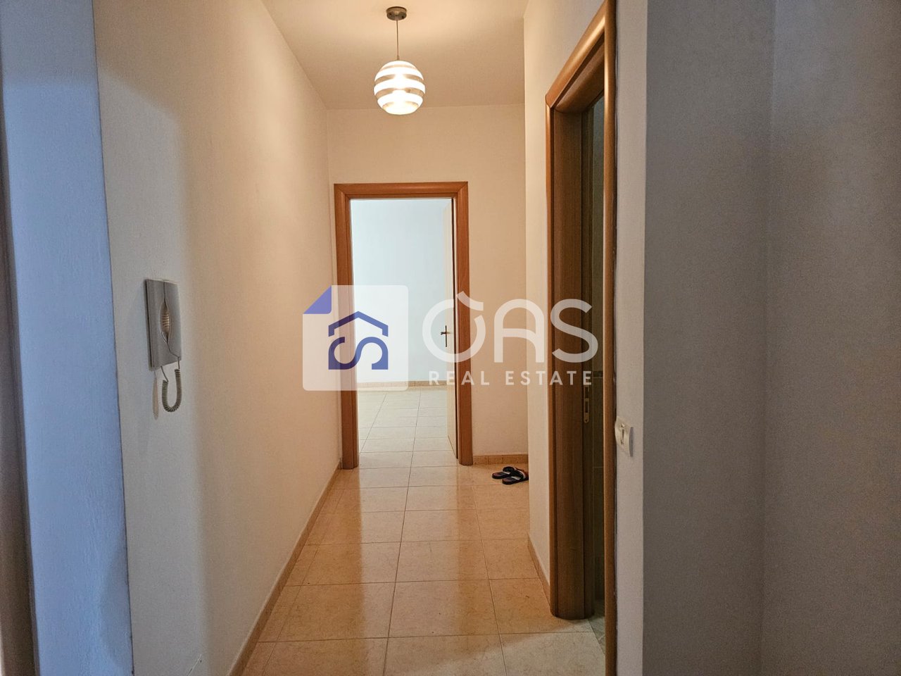 Jepet  me qera Apartament ( 2+1+Aneks+Ballkon ) Ne Astir