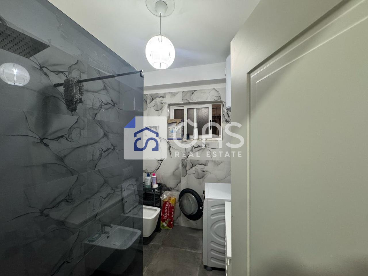 Shitet apartament 2+1 ne Porcelan.