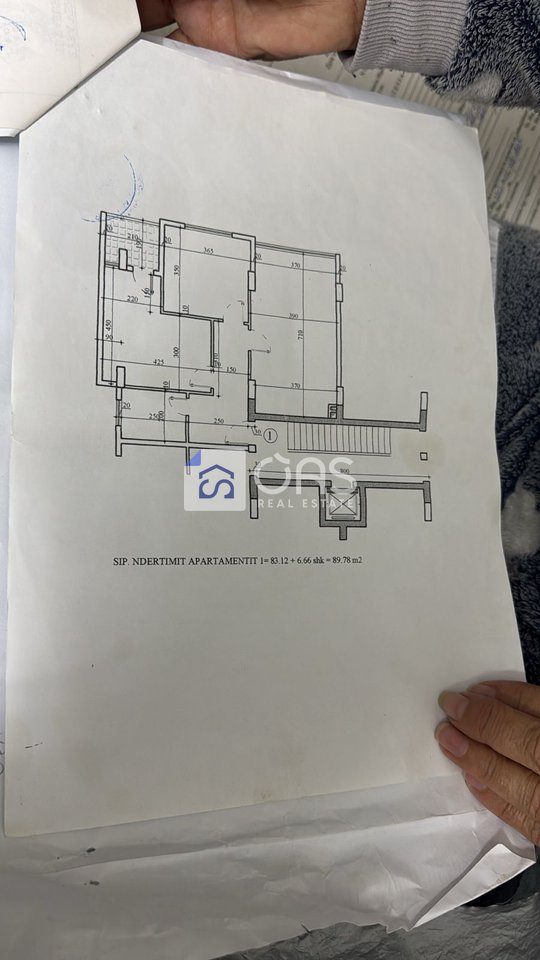 Shitet apartament 2+1 ne Porcelan.