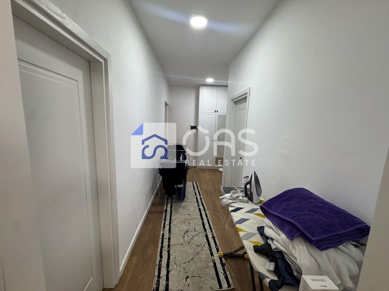 Shitet apartament 2+1 ne Porcelan.