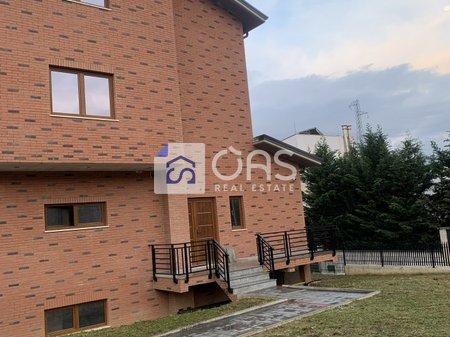 Villa 6+5 in Affitto a Mjull - Bathore, Tirana - 4500€ | 450 m²
