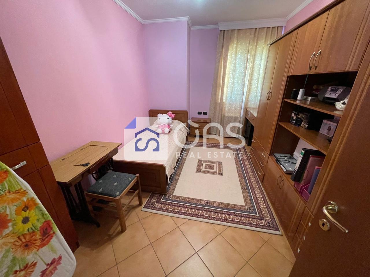 Jepet me qera apartament 2+1+2 Tek Stadiumi Air Albania.