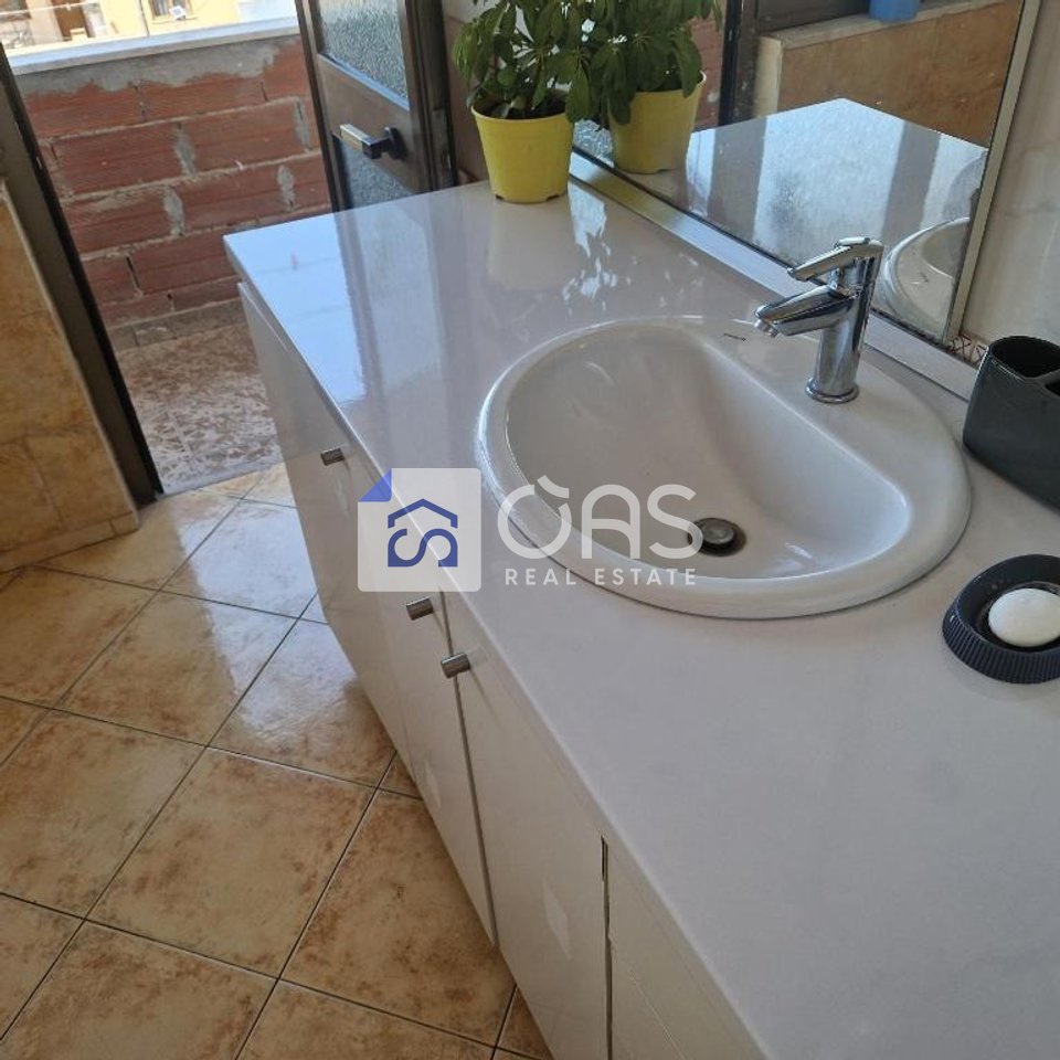 Casa 2+1 in Affitto a Ex Stazione Ferroviaria, Tirana - 500€ | 75 m²
