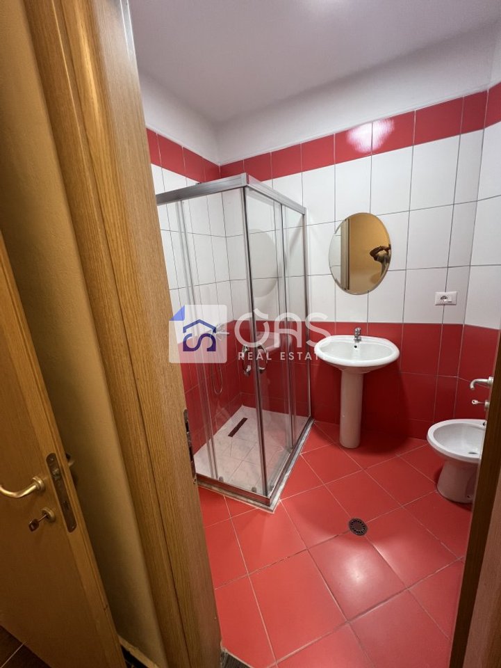 Appartamento 2+1+2 in Affitto a Yzberish, Tirana - 450€ | 115 m²