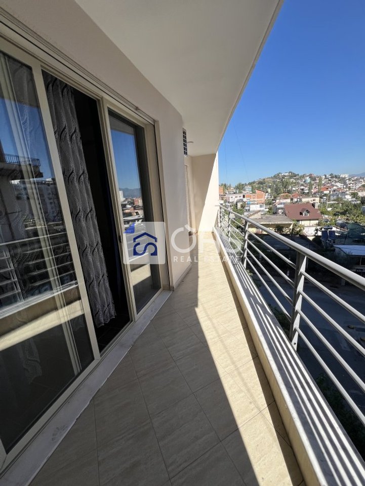 Appartamento 2+1+2 in Affitto a Yzberish, Tirana - 450€ | 115 m²