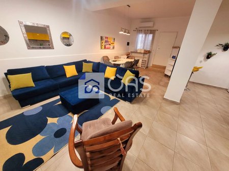 Jepet apartament me qera 2+1 tek Pazari i Ri